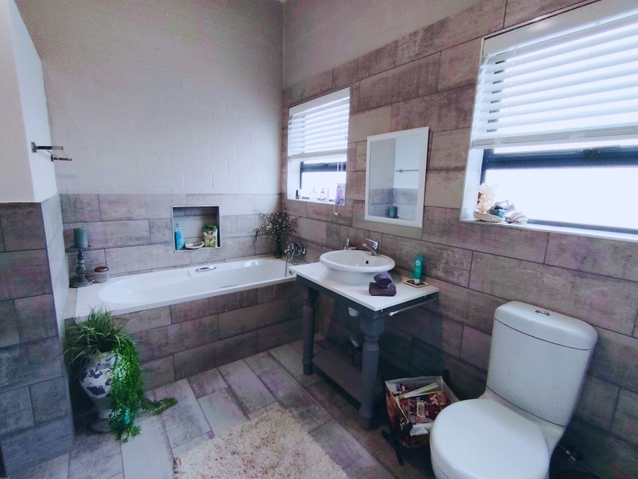 4 Bedroom Property for Sale in Shelley Point Western Cape